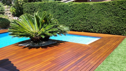 Mantenimiento y barnizado de parquet composite realizado por pulidores de la empresa pintparket