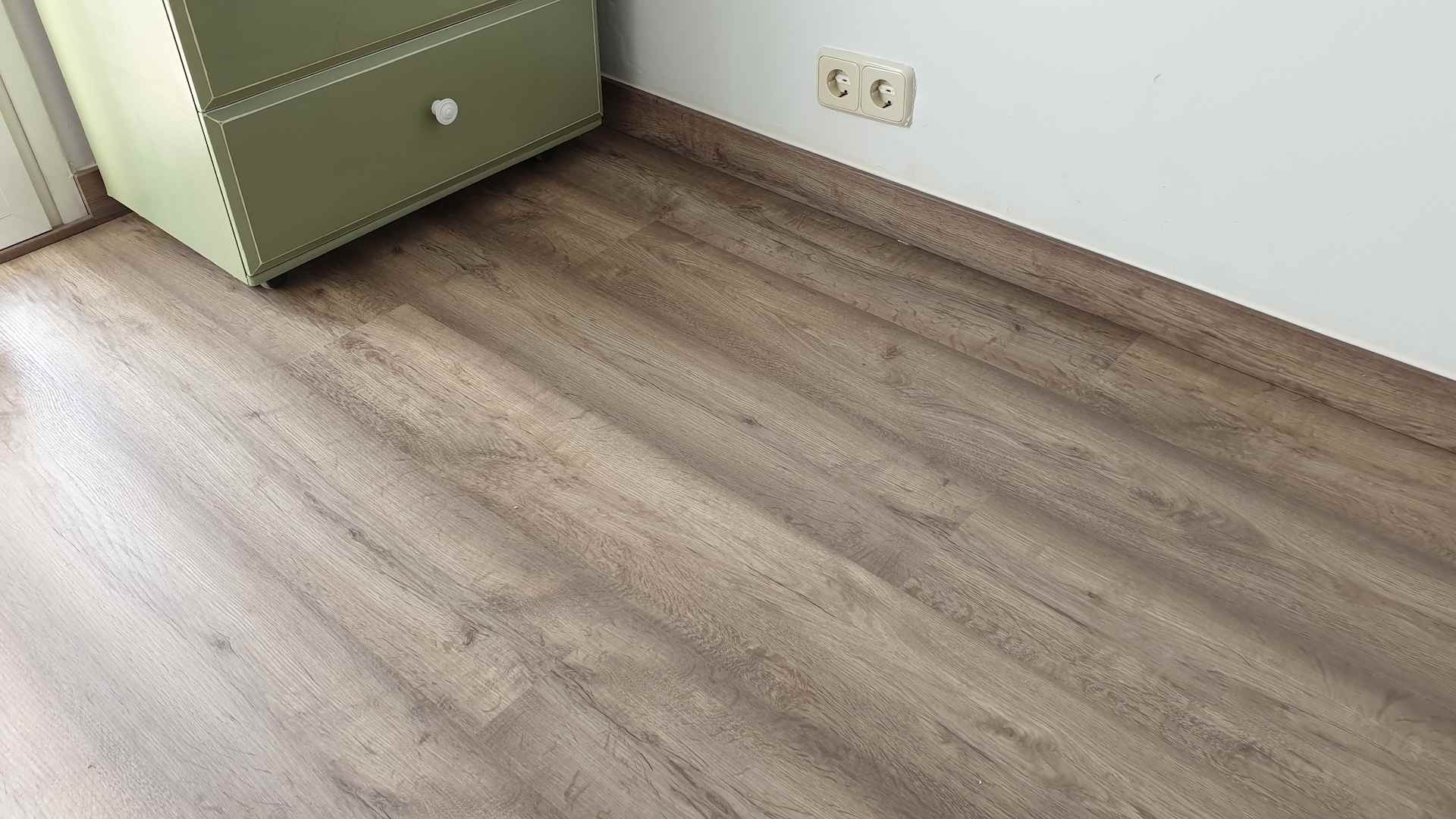 Instalación hecha a partir de la oferta de parquet finsa finfloor roble banf por parte de Pintparket