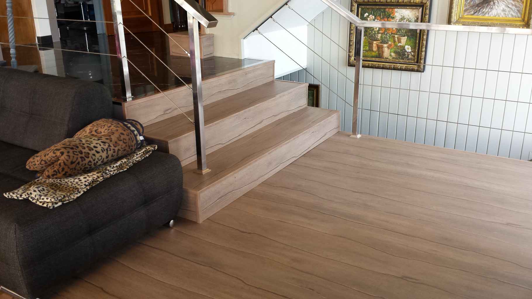 Parquet de diseño curvado Bolefloor de estilo natural instalado en una casa de Montgat