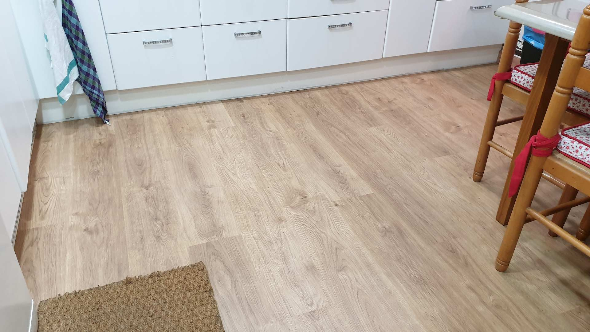 ¿Suelo vinílico o parquet en la cocina?