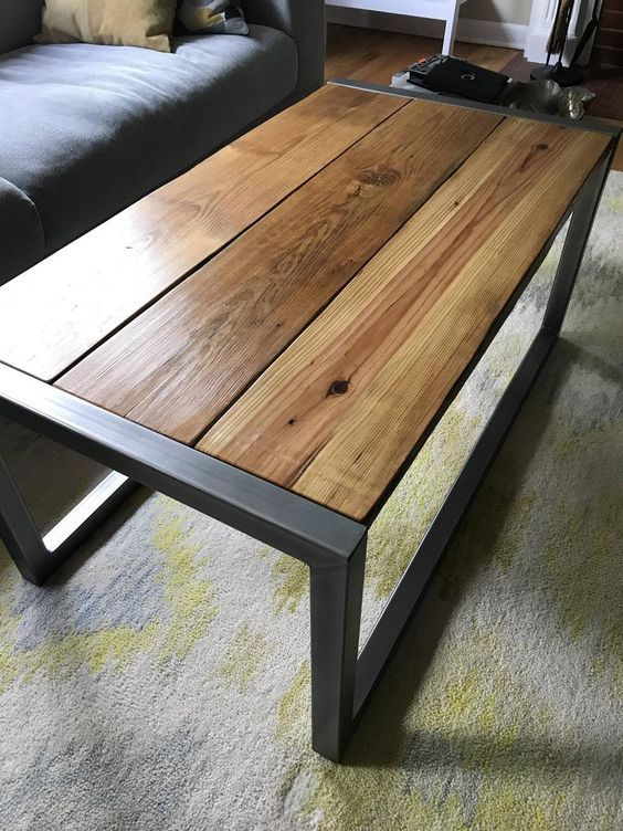 taula de fusta feta a partir de taulons de parquet laminat reciclat