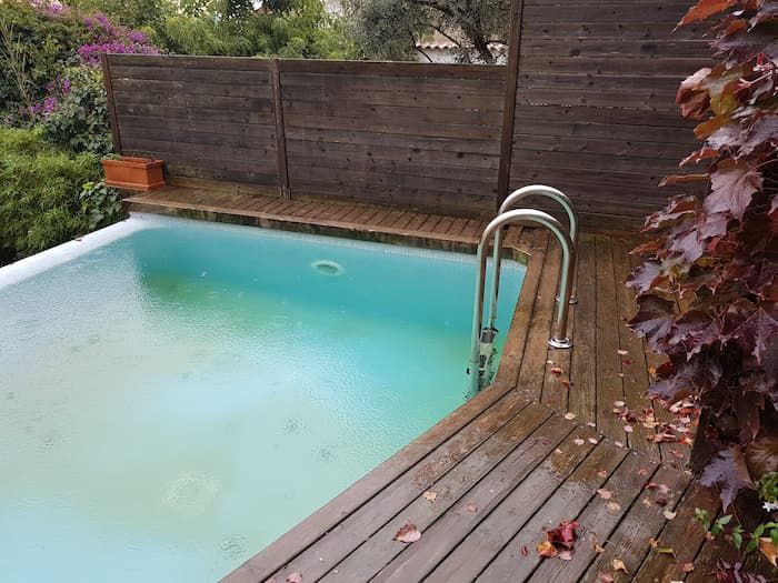 fusta tecnològica sintètica resistent a aigua per a piscines