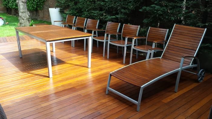 Mantenimiento de tarima tecnológica en terraza exterior