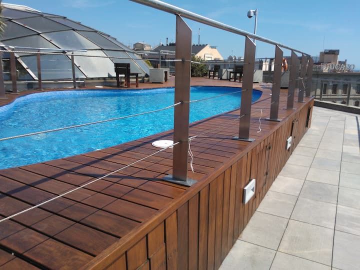 madera tecnológica sintética resistente al agua para piscinas